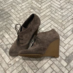Sam Edelman womens grey suede wedge ankle booties. Size 7